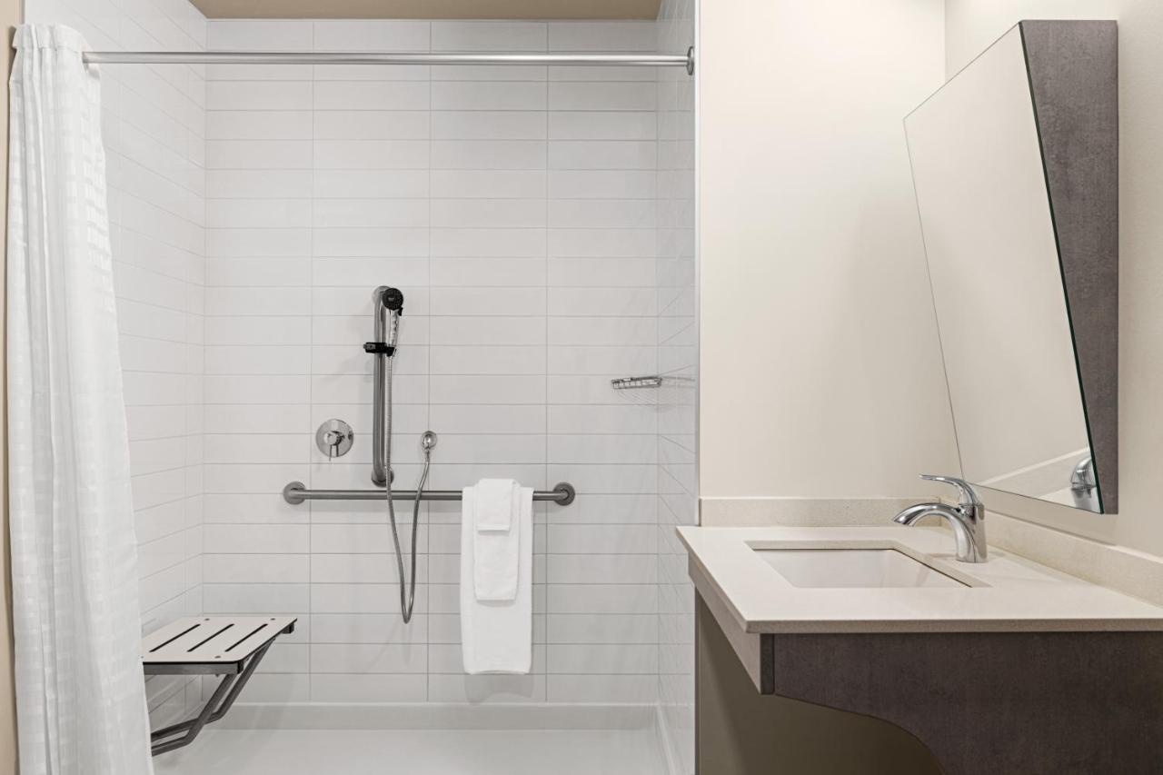Hotel Microtel & By Wyndham Boisbriand