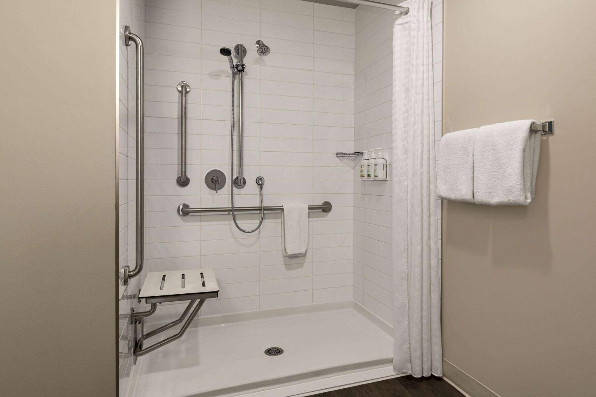 Microtel & By Wyndham Boisbriand Hotel *