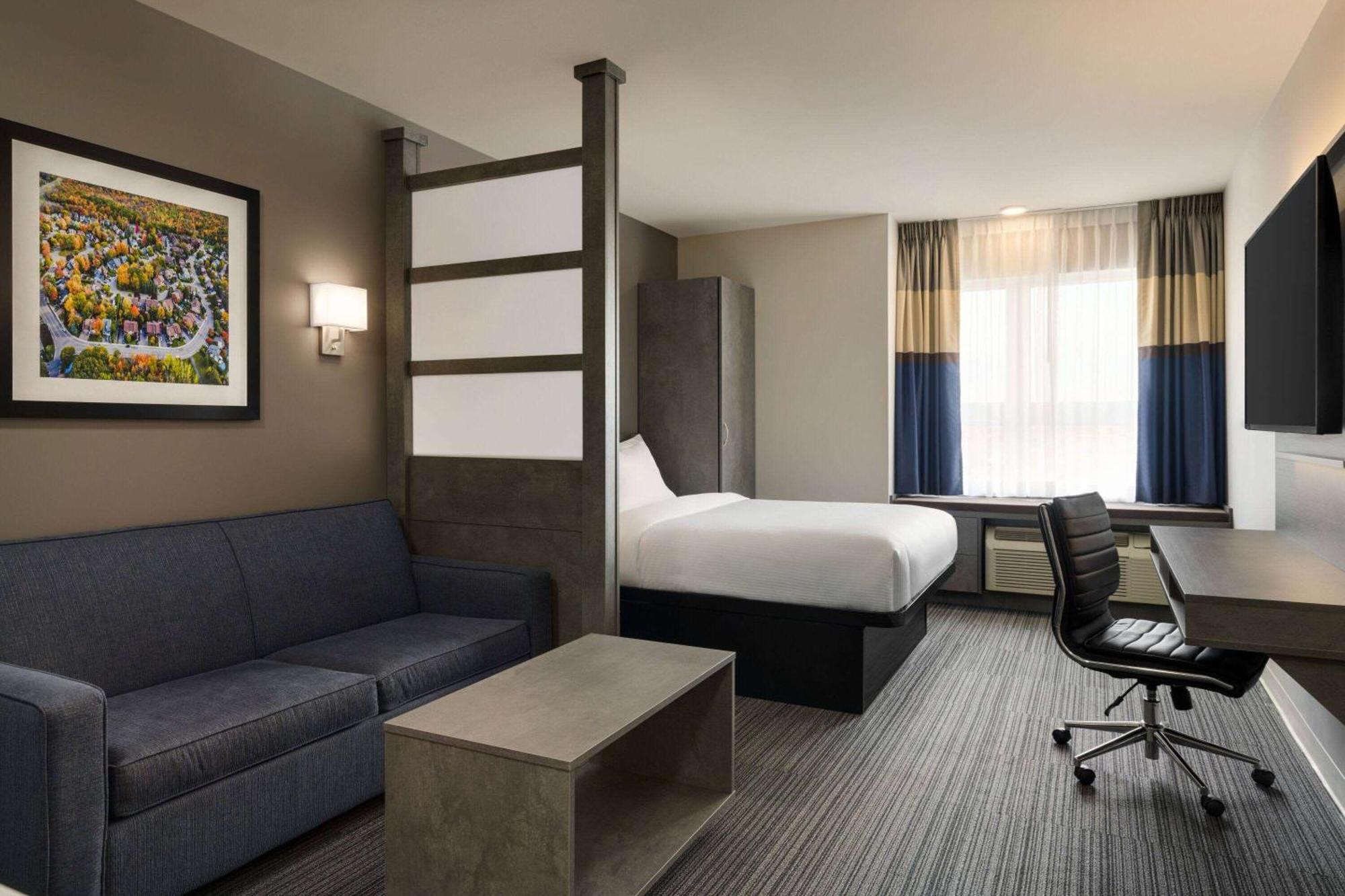 Microtel & By Wyndham Boisbriand Hotel Sainte-Therese